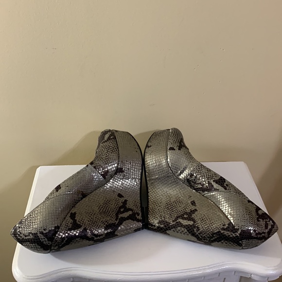 👠 Carlos by Carlos Santana snake
print wedges👠 - Picture 4 of 7